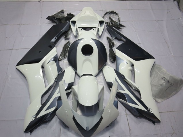 Aftermarket 2004-2005 White and Silver Honda CBR1000RR Motorcycle Fairings Aftermarket 2004-2005 White and Silver Honda CBR1000RR Motorcycle Fairings