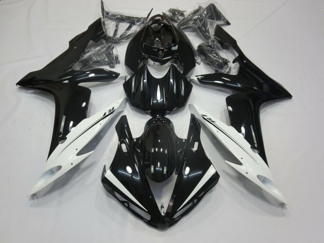 Aftermarket 2004-2006 White and Black Yamaha R1 Motorcycle Fairings Aftermarket 2004-2006 White and Black Yamaha R1 Motorcycle Fairings