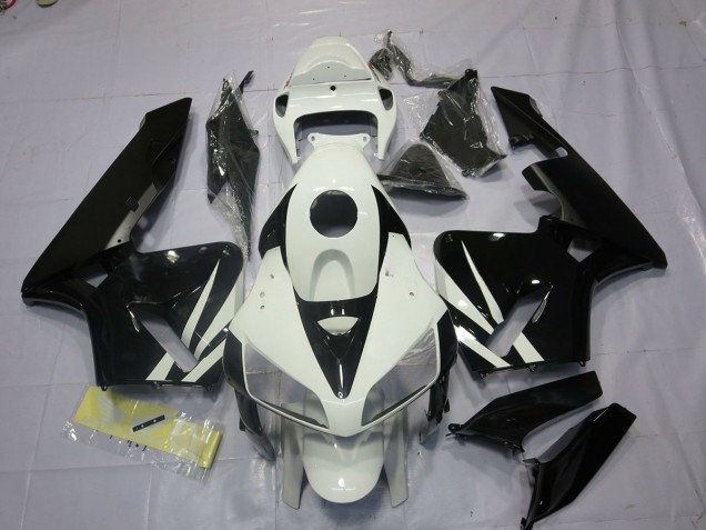 Aftermarket 2005-2006 Black and White Honda CBR600RR Motorcycle Fairings Aftermarket 2005-2006 Black and White Honda CBR600RR Motorcycle Fairings